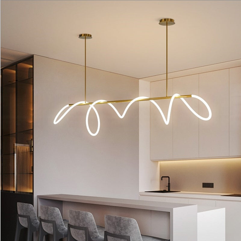 مصباح LED ذهبي معلق بتصميم موجي