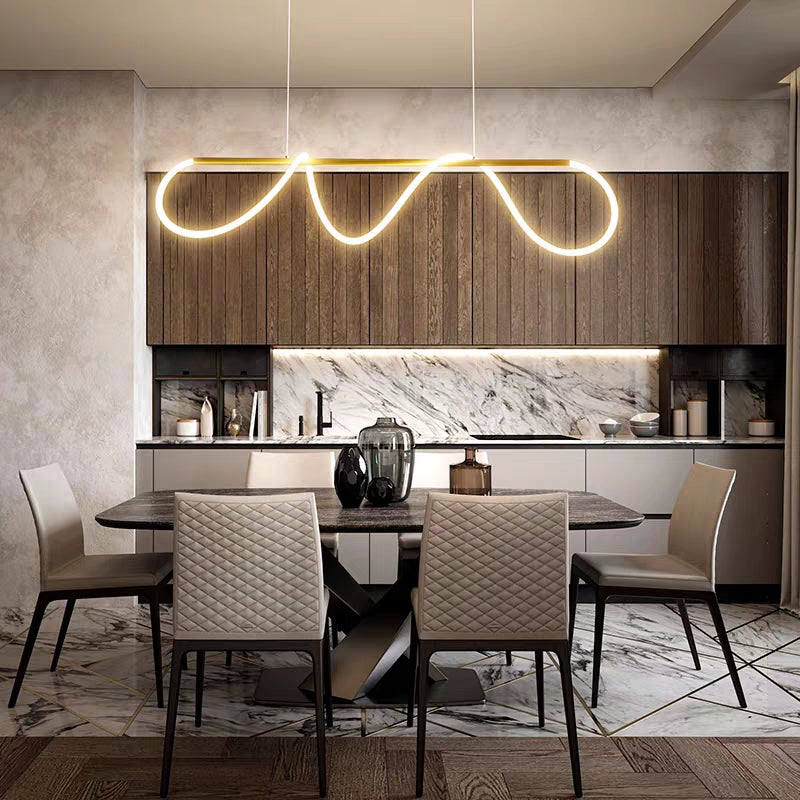 مصباح LED ذهبي معلق بتصميم موجي