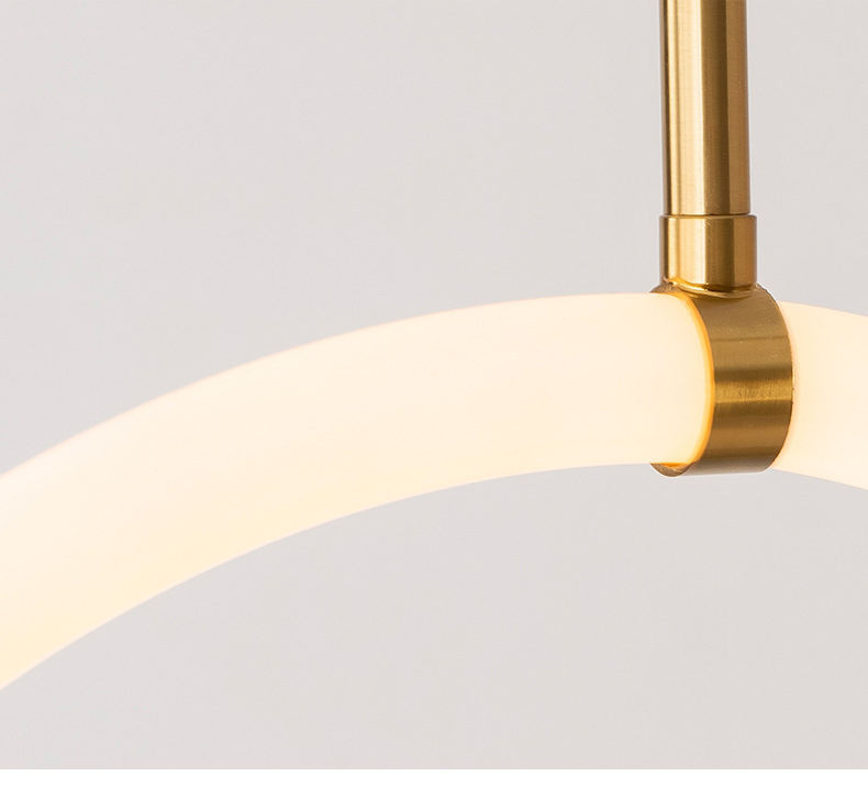 مصباح LED ذهبي معلق بتصميم موجي