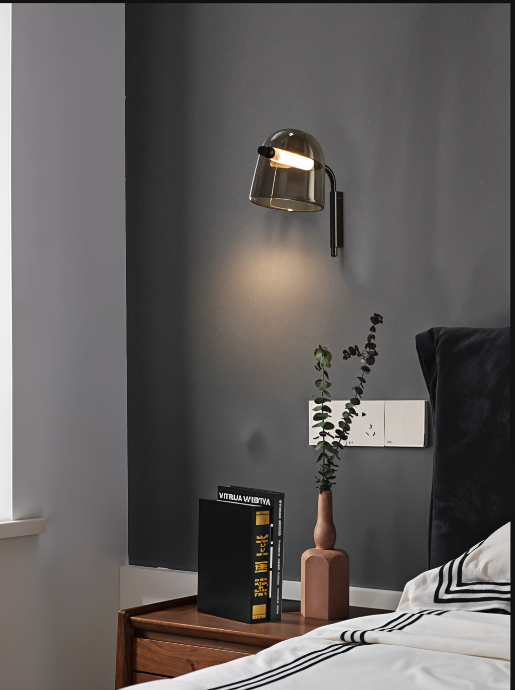 مصباح جداري بتصميم دائري نحاسي