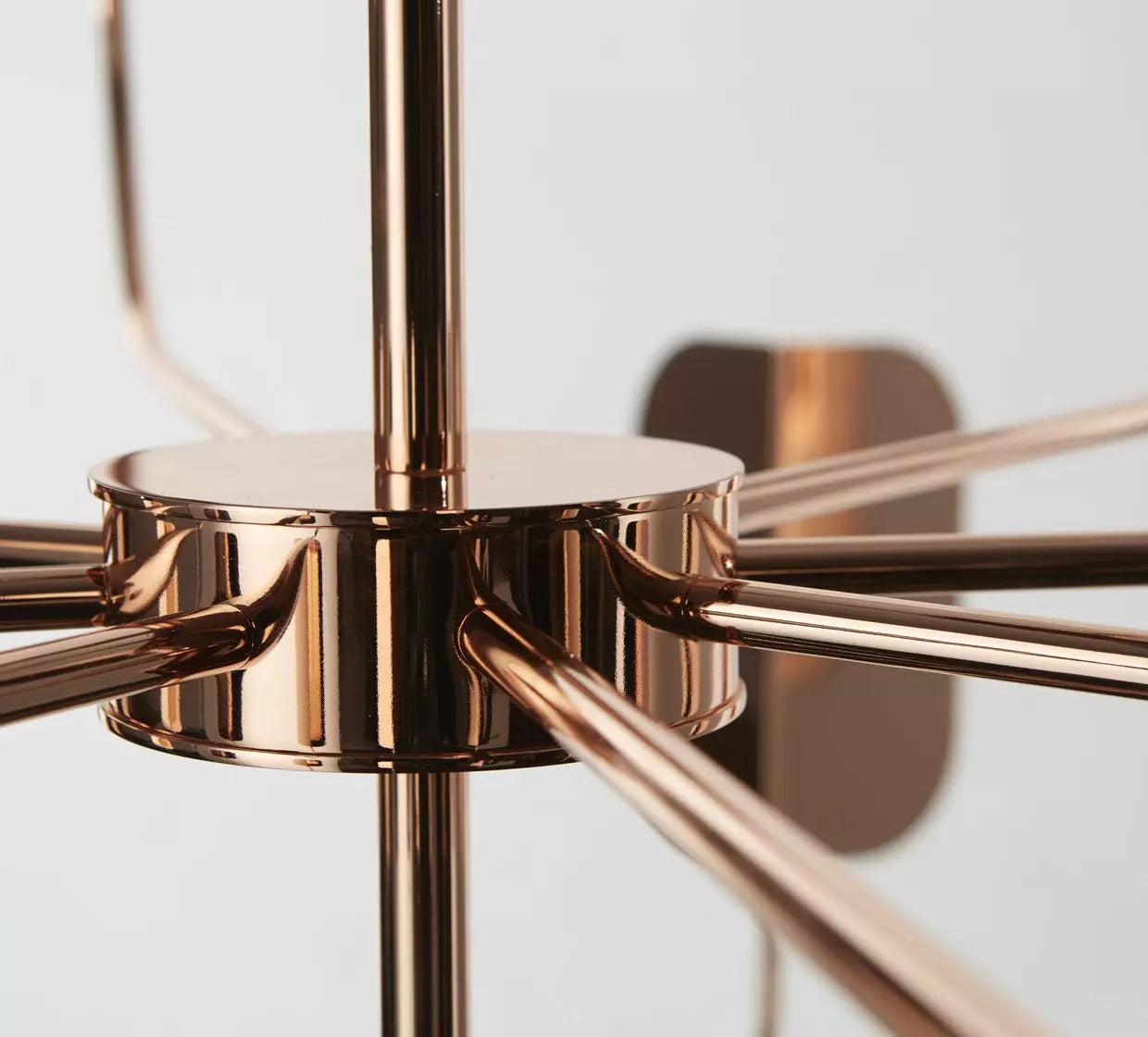 ثريا معدنية بزجاج كروي وألواح محيطية مثنية